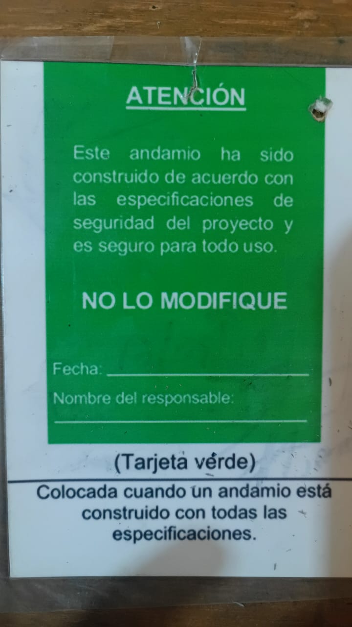 Tarjeta verde de verificacion de andamios